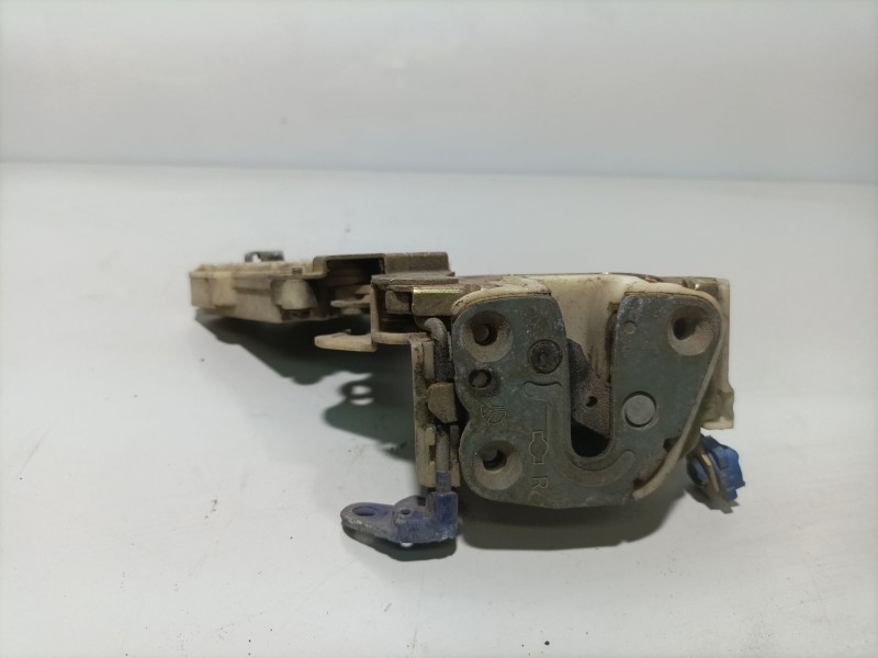 Recambio de cerradura puerta delantera derecha para nissan vanette cargo 2.3 diesel referencia OEM IAM 8055261u01  