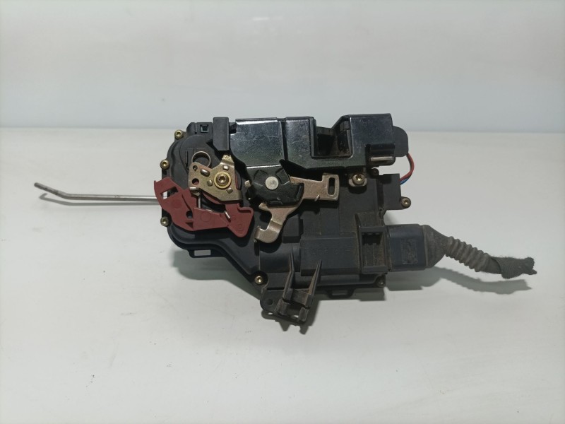 Recambio de cerradura puerta delantera derecha para audi a4 berlina (8e) referencia OEM IAM 8e1837016c  