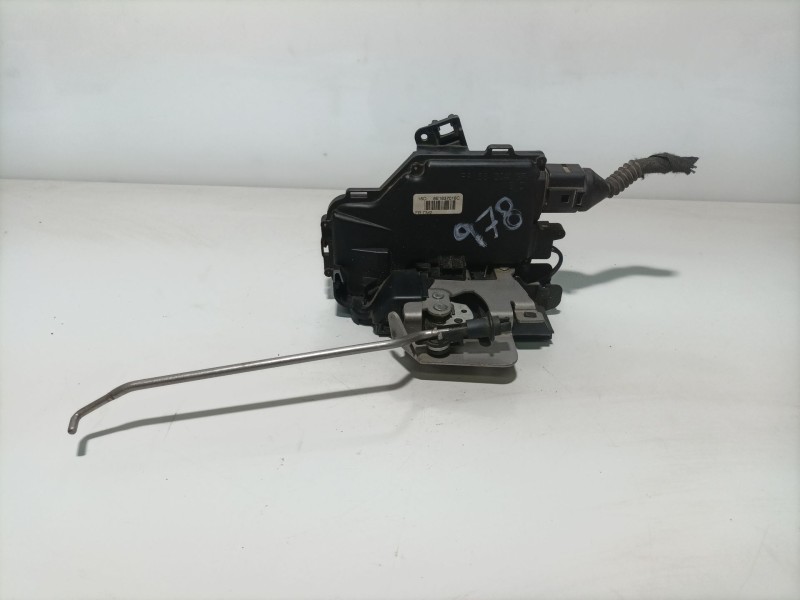 Recambio de cerradura puerta delantera derecha para audi a4 berlina (8e) referencia OEM IAM 8e1837016c  