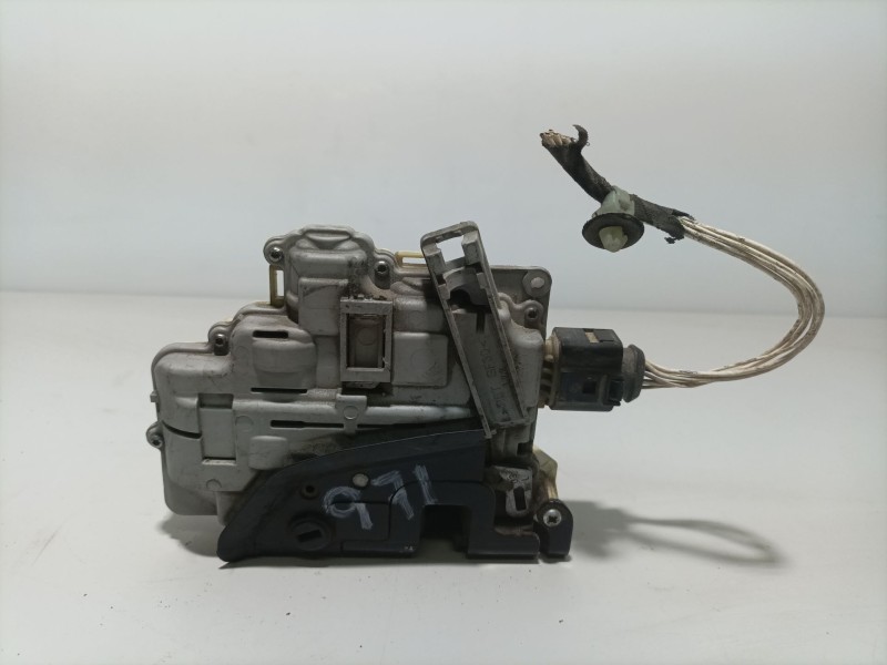 Recambio de cerradura puerta trasera izquierda para volkswagen passat berlina (3c2) referencia OEM IAM 3C4839015A  