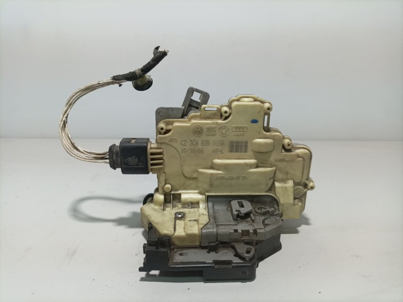 Recambio de cerradura puerta trasera izquierda para volkswagen passat berlina (3c2) referencia OEM IAM 3C4839015A  