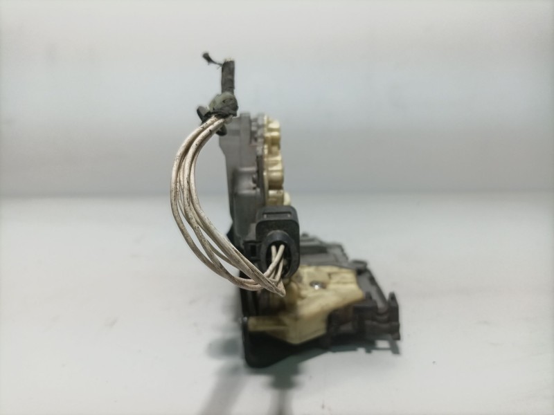 Recambio de cerradura puerta trasera izquierda para volkswagen passat berlina (3c2) referencia OEM IAM 3C4839015A  