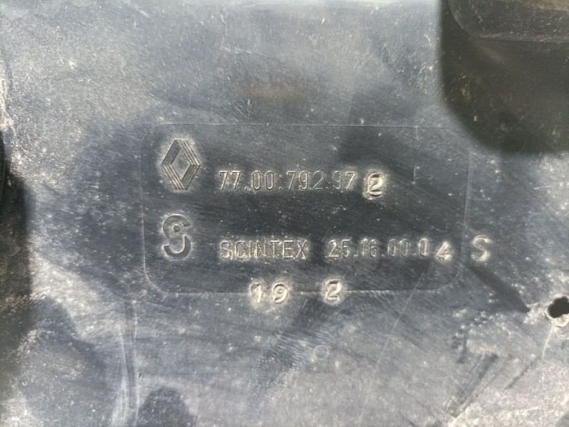 Recambio de piloto trasero central para renault 21 berlina (b/l48) referencia OEM IAM 770079297  