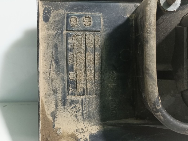 Recambio de piloto trasero central para renault 21 berlina (b/l48) referencia OEM IAM 7700792915  