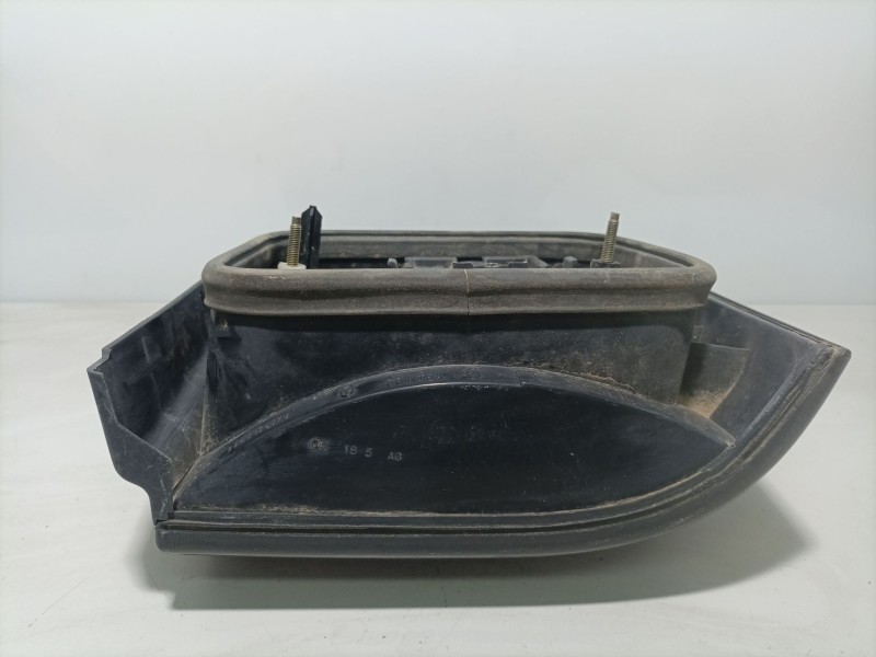 Recambio de piloto trasero izquierdo para renault 19 hatchback (b/c53) referencia OEM IAM   