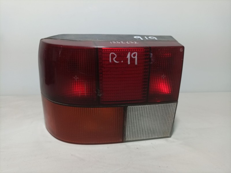 Recambio de piloto trasero izquierdo para renault 19 hatchback (b/c53) referencia OEM IAM ptir19hb  