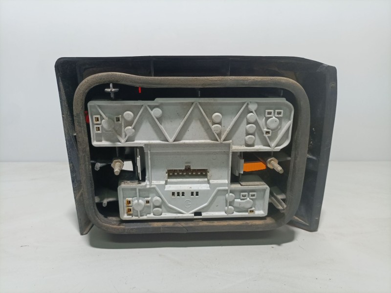 Recambio de piloto trasero izquierdo para renault 19 hatchback (b/c53) referencia OEM IAM ptir19hb  