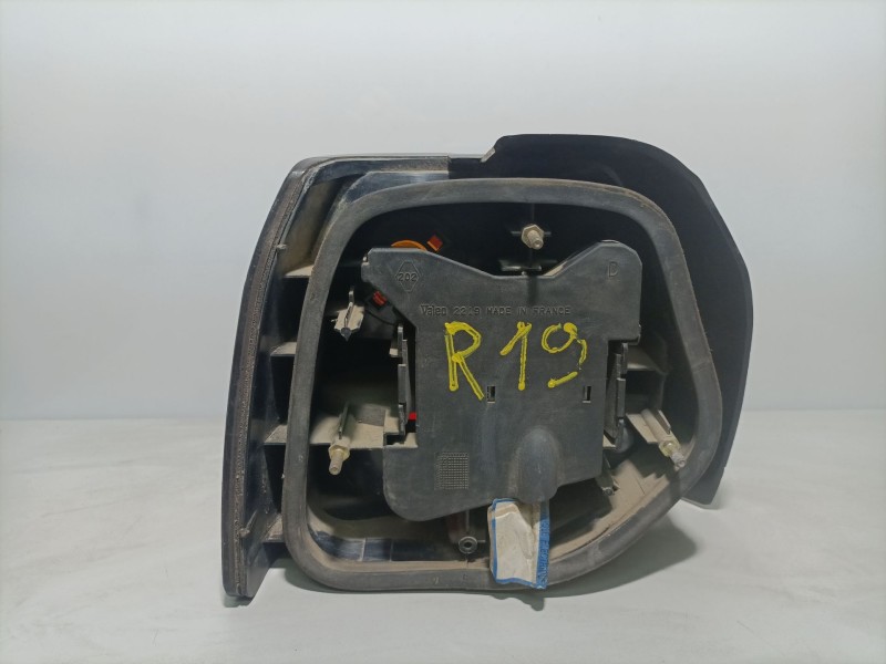Recambio de piloto trasero derecho para renault 19 hatchback (b/c53) 1.8 cat referencia OEM IAM   