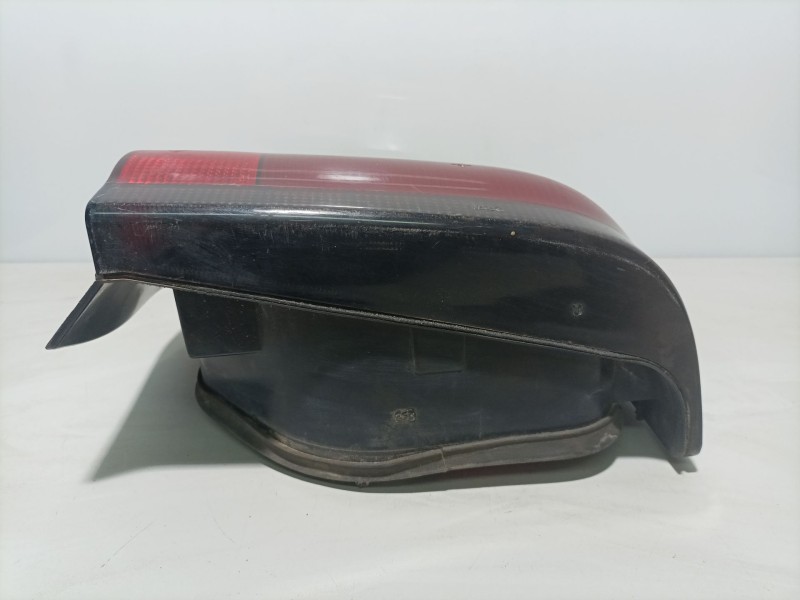 Recambio de piloto trasero derecho para renault 19 hatchback (b/c53) 1.8 cat referencia OEM IAM   