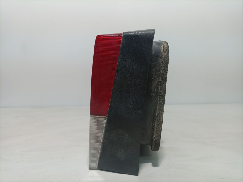 Recambio de piloto trasero izquierdo para renault 19 hatchback (b/c53) referencia OEM IAM ptir19  