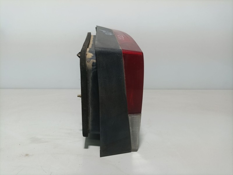 Recambio de piloto trasero derecho para renault 19 hatchback (b/c53) referencia OEM IAM ptdr19  