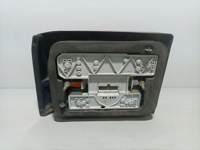 Recambio de piloto trasero derecho para renault 19 hatchback (b/c53) referencia OEM IAM ptdr19  