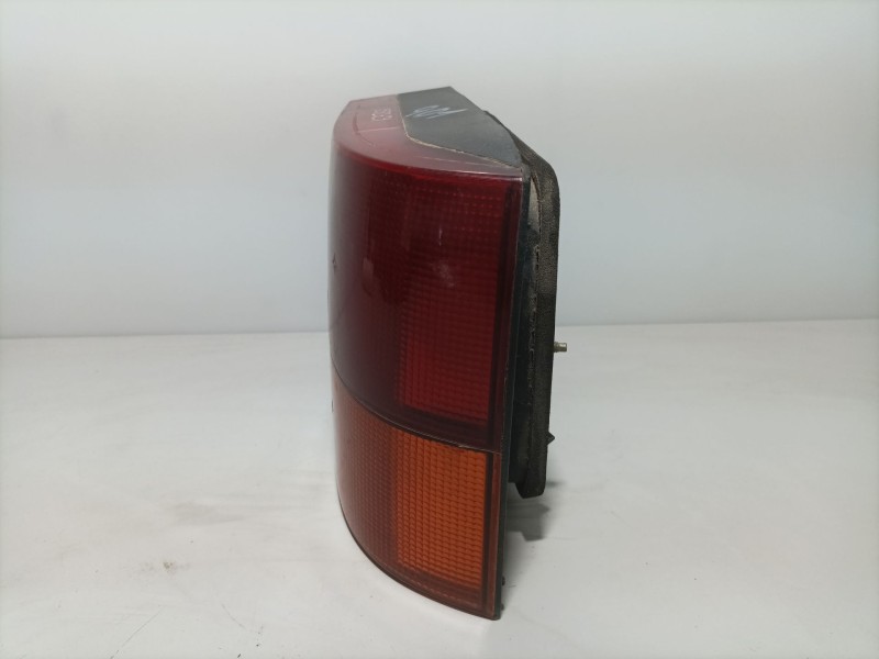 Recambio de piloto trasero derecho para renault 19 hatchback (b/c53) referencia OEM IAM ptdr19  