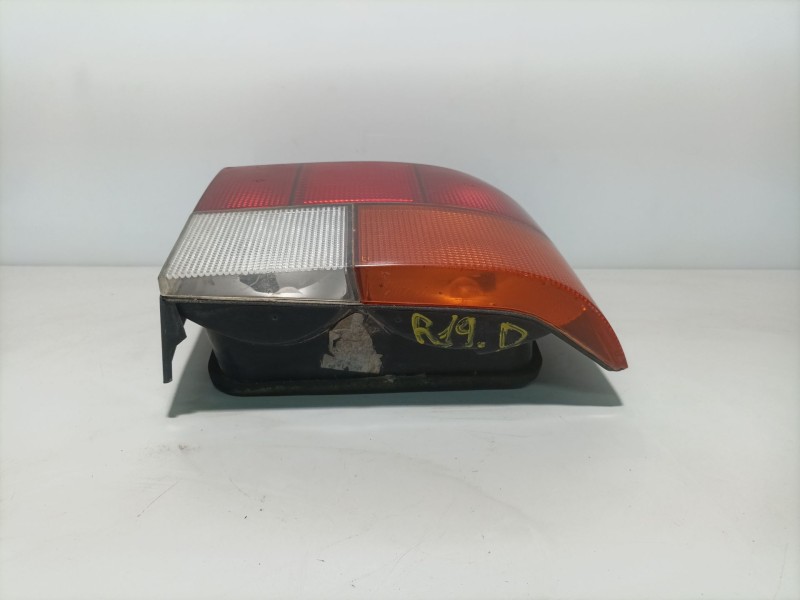 Recambio de piloto trasero derecho para renault 19 hatchback (b/c53) referencia OEM IAM ptdr19  