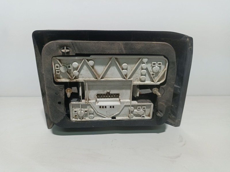 Recambio de piloto trasero izquierdo para renault 19 hatchback (b/c53) referencia OEM IAM ptir19  