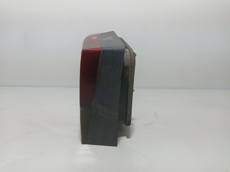 Recambio de piloto trasero izquierdo para renault 19 hatchback (b/c53) referencia OEM IAM ptir19  