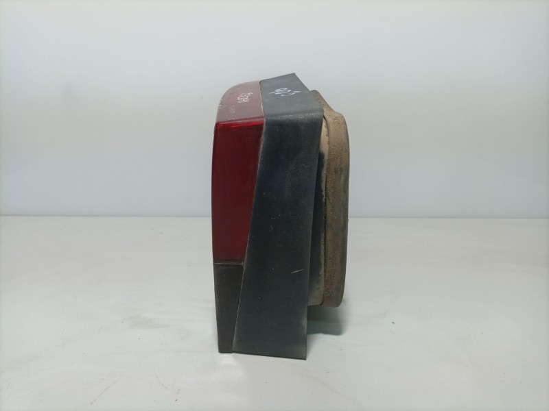 Recambio de piloto trasero izquierdo para renault 19 hatchback (b/c53) referencia OEM IAM ptir19  