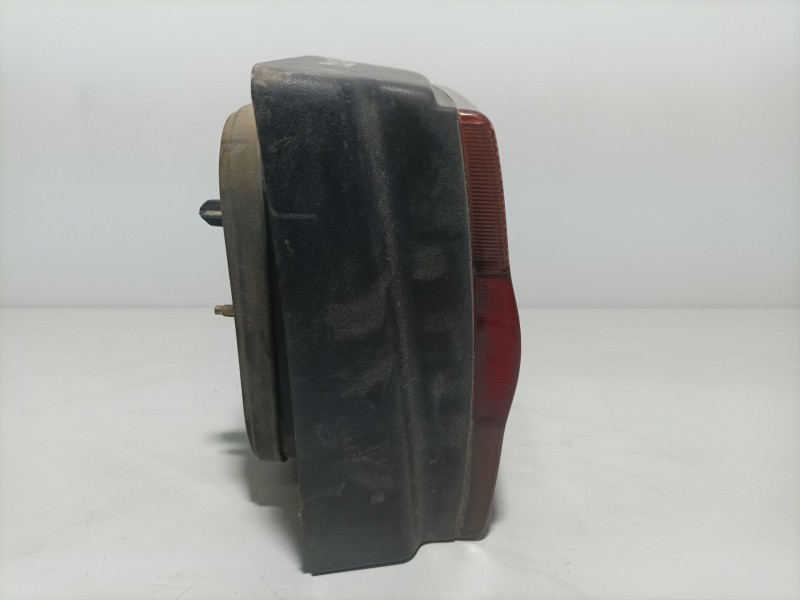 Recambio de piloto trasero derecho para renault 19 hatchback (b/c53) referencia OEM IAM ptdr19  