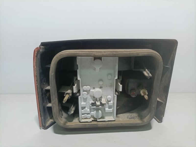 Recambio de piloto trasero derecho para renault 19 hatchback (b/c53) referencia OEM IAM ptdr19  