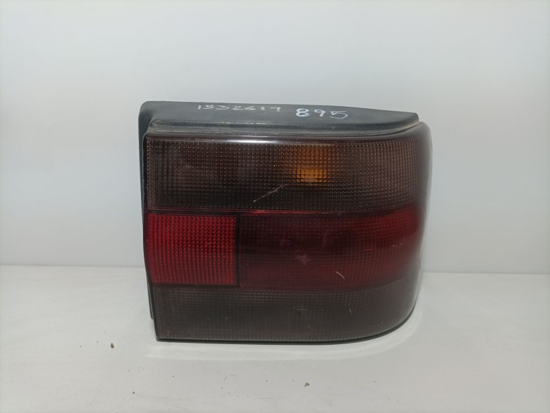 Recambio de piloto trasero derecho para renault 19 hatchback (b/c53) referencia OEM IAM ptdr19  