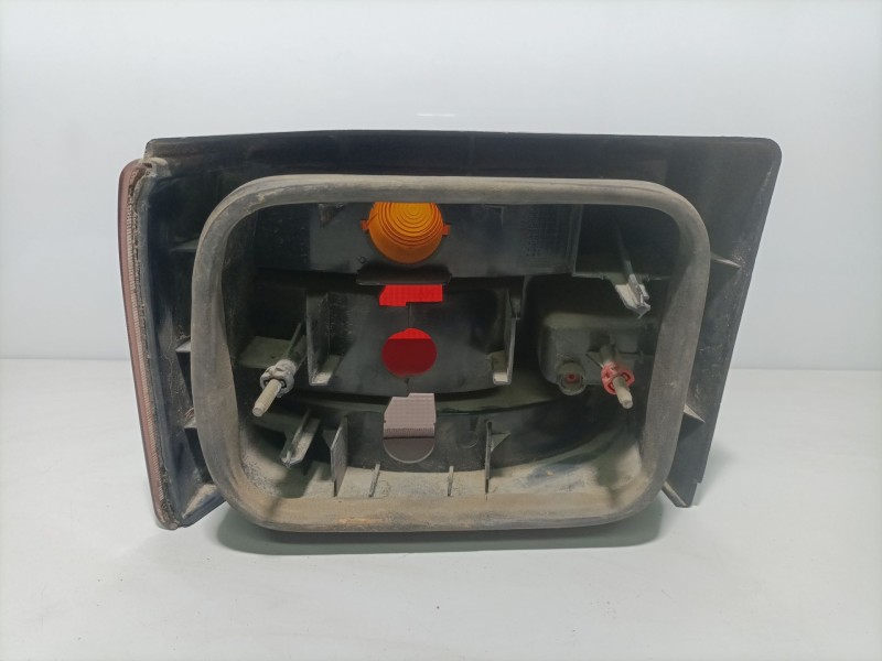 Recambio de piloto trasero derecho para renault 19 hatchback (b/c53) referencia OEM IAM ptdr19  