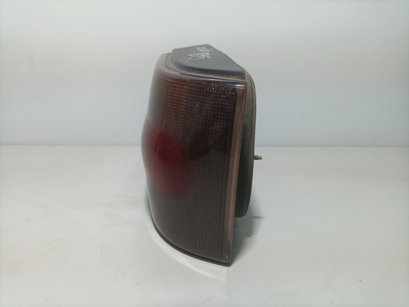 Recambio de piloto trasero derecho para renault 19 hatchback (b/c53) referencia OEM IAM ptdr19  