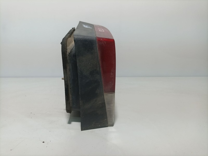 Recambio de piloto trasero derecho para renault 19 hatchback (b/c53) referencia OEM IAM ptdr19  