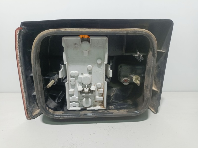 Recambio de piloto trasero derecho para renault 19 hatchback (b/c53) referencia OEM IAM ptdr19  