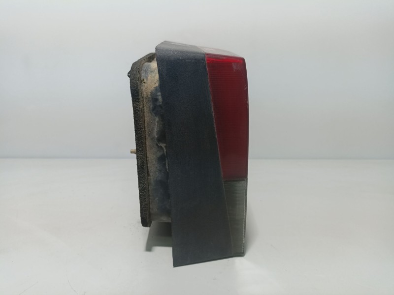 Recambio de piloto trasero derecho para renault 19 hatchback (b/c53) referencia OEM IAM ptdr19  