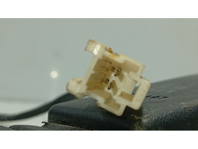 Recambio de anclaje cinturon delantero izquierdo para daewoo lanos (klat) 1.5 referencia OEM IAM   