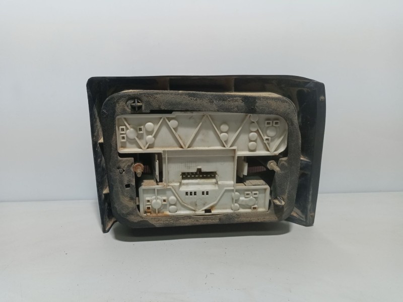 Recambio de piloto trasero izquierdo para renault 19 hatchback (b/c53) referencia OEM IAM ptir19  