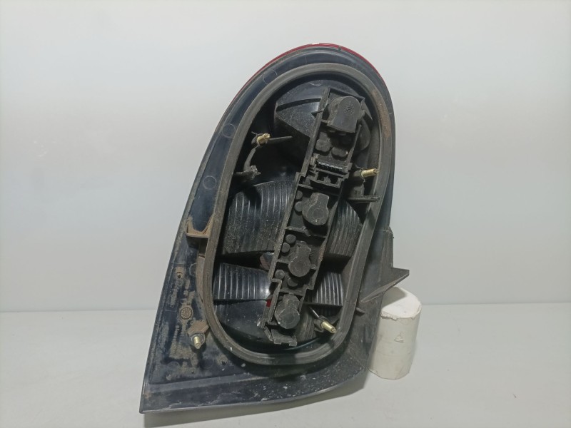 Recambio de piloto trasero derecho para renault megane i coupe fase 2 referencia OEM IAM 7700428057  
