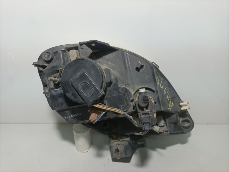 Recambio de faro izquierdo para renault kangoo referencia OEM IAM 8200236590  