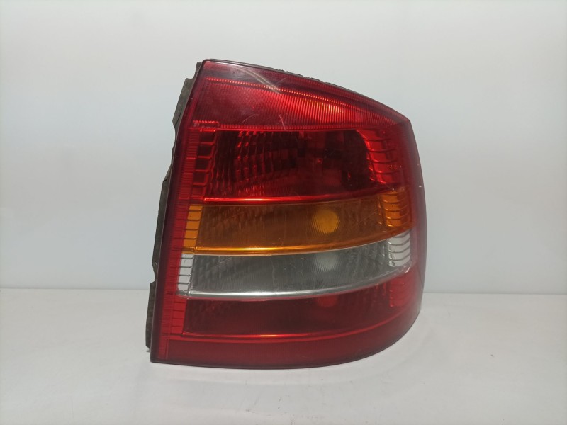 Recambio de piloto trasero derecho para opel astra g berlina club referencia OEM IAM 90521544  