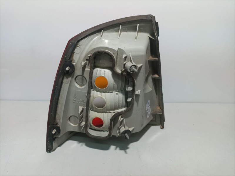 Recambio de piloto trasero derecho para opel astra g berlina club referencia OEM IAM 90521544  