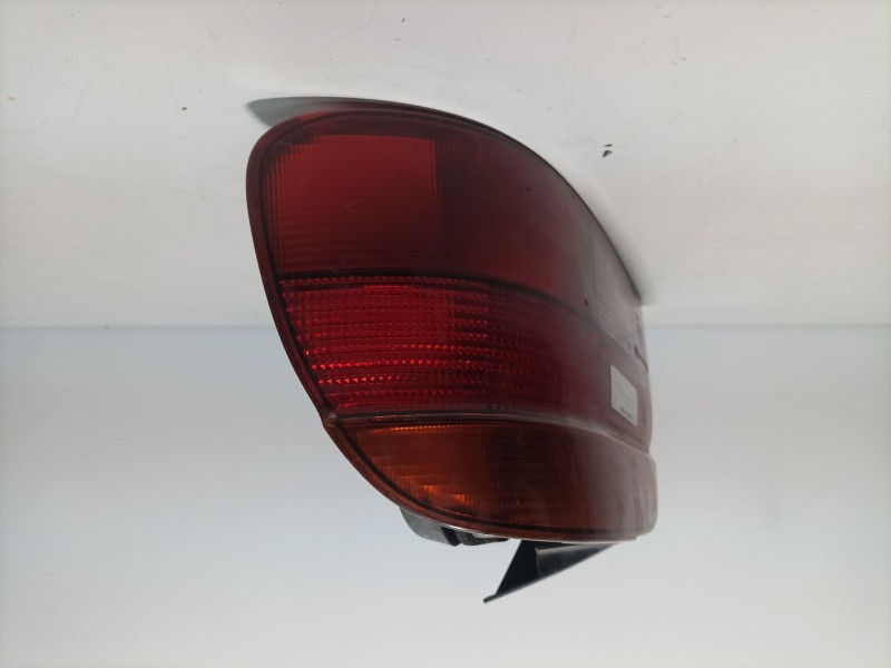 Recambio de piloto trasero derecho para bmw serie 5 berlina (e39) 525tds referencia OEM IAM 63216900210  