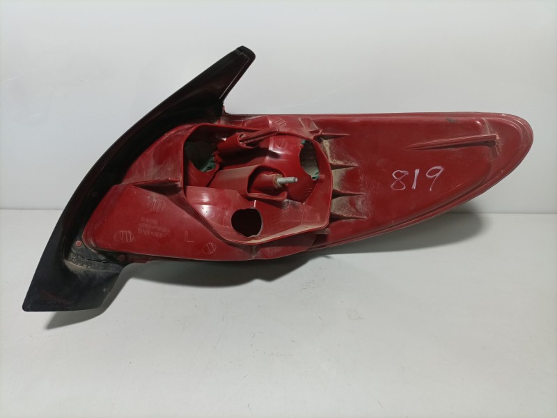 Recambio de piloto trasero izquierdo para peugeot 206 berlina referencia OEM IAM 11A11B 11-A116B 