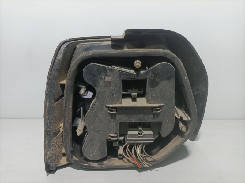 Recambio de piloto trasero derecho para renault 19 hatchback (b/c53) referencia OEM IAM ptdr19  