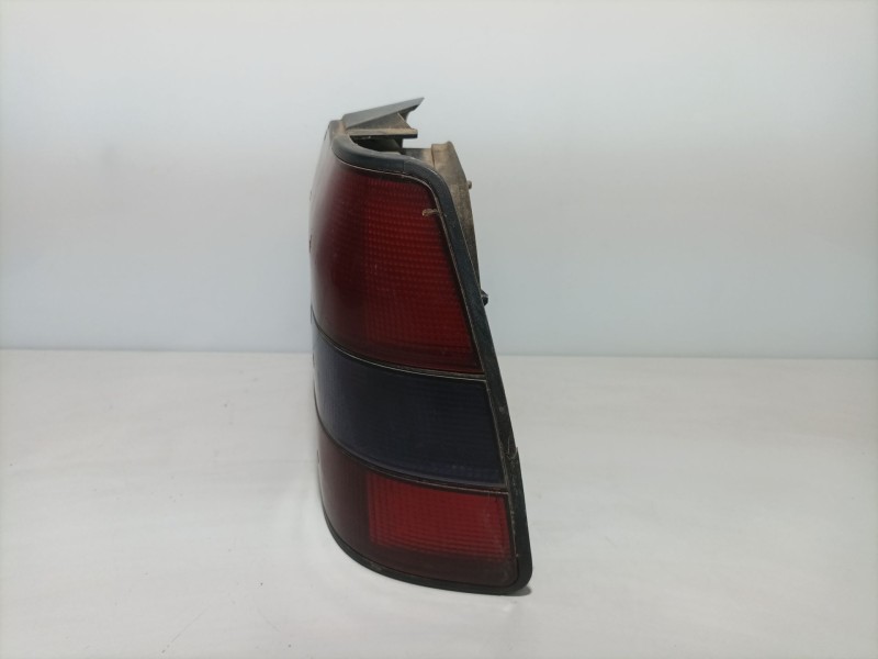 Recambio de piloto trasero derecho para renault 19 hatchback (b/c53) referencia OEM IAM ptdr19  