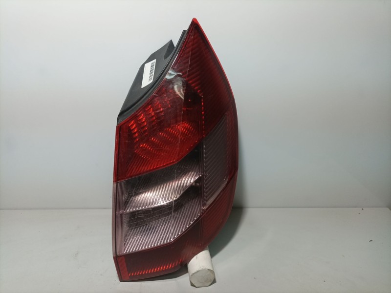 Recambio de piloto trasero derecho para citroën c3 1.4 hdi referencia OEM IAM 8200127702  