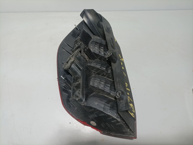 Recambio de piloto trasero derecho para citroën c3 1.4 hdi referencia OEM IAM 8200127702  