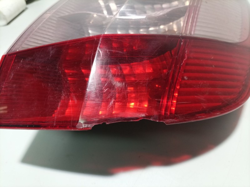Recambio de piloto trasero derecho para citroën c3 1.4 hdi referencia OEM IAM 8200127702  