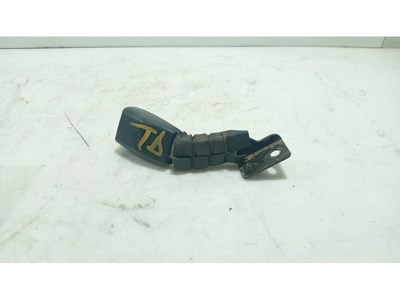 Recambio de anclaje cinturon trasero derecho para hyundai coupe (j2) referencia OEM IAM   