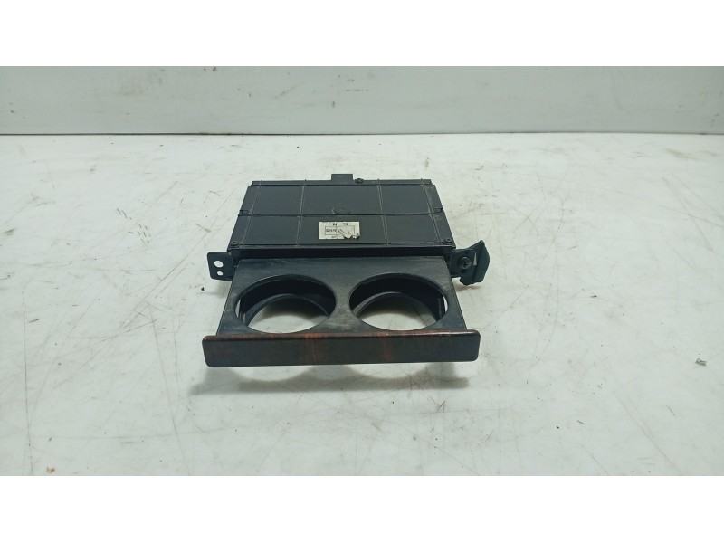 Recambio de posavasos para ssangyong korando 2.3 turbodiesel cat referencia OEM IAM   