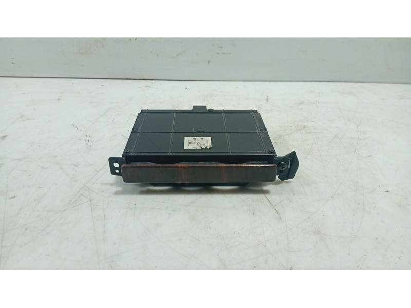 Recambio de posavasos para ssangyong korando 2.3 turbodiesel cat referencia OEM IAM   