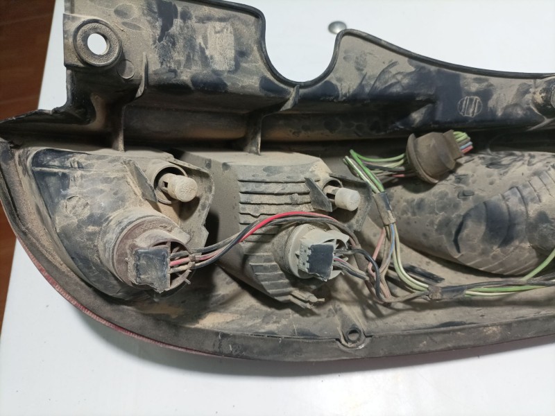 Recambio de piloto trasero izquierdo para nissan almera tino (v10m) referencia OEM IAM   