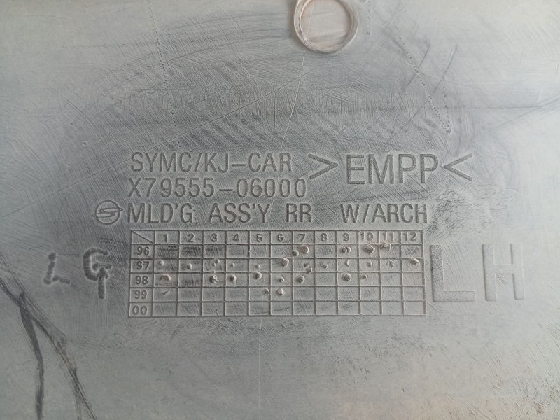 Recambio de moldura para ssangyong korando 2.3 turbodiesel cat referencia OEM IAM   