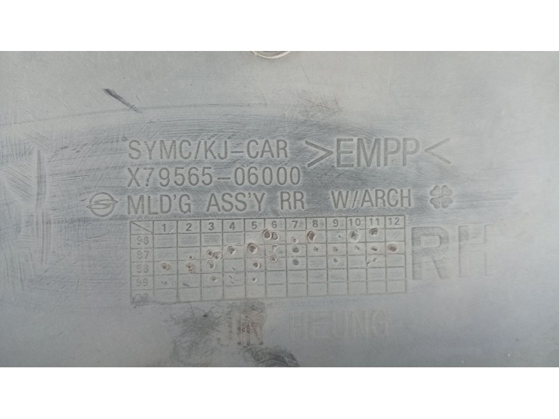 Recambio de moldura para ssangyong korando 2.3 turbodiesel cat referencia OEM IAM   