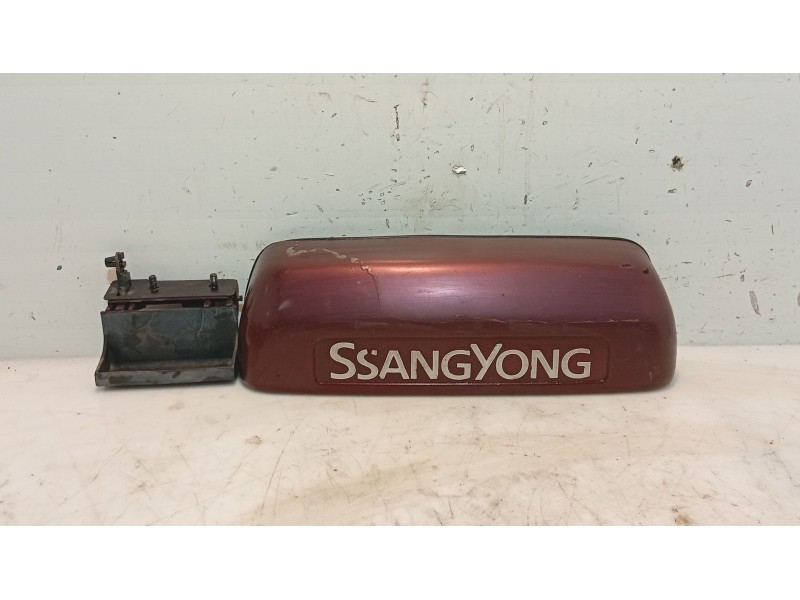 Recambio de moldura para ssangyong korando 2.3 turbodiesel cat referencia OEM IAM   