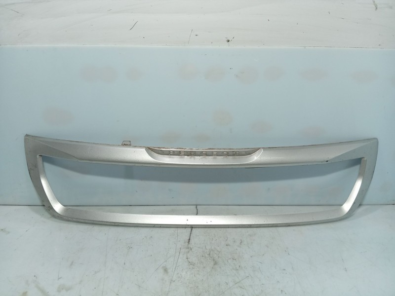 Recambio de moldura para peugeot partner furgoneta/monovolumen 1.6 hdi / bluehdi 75 referencia OEM IAM   
